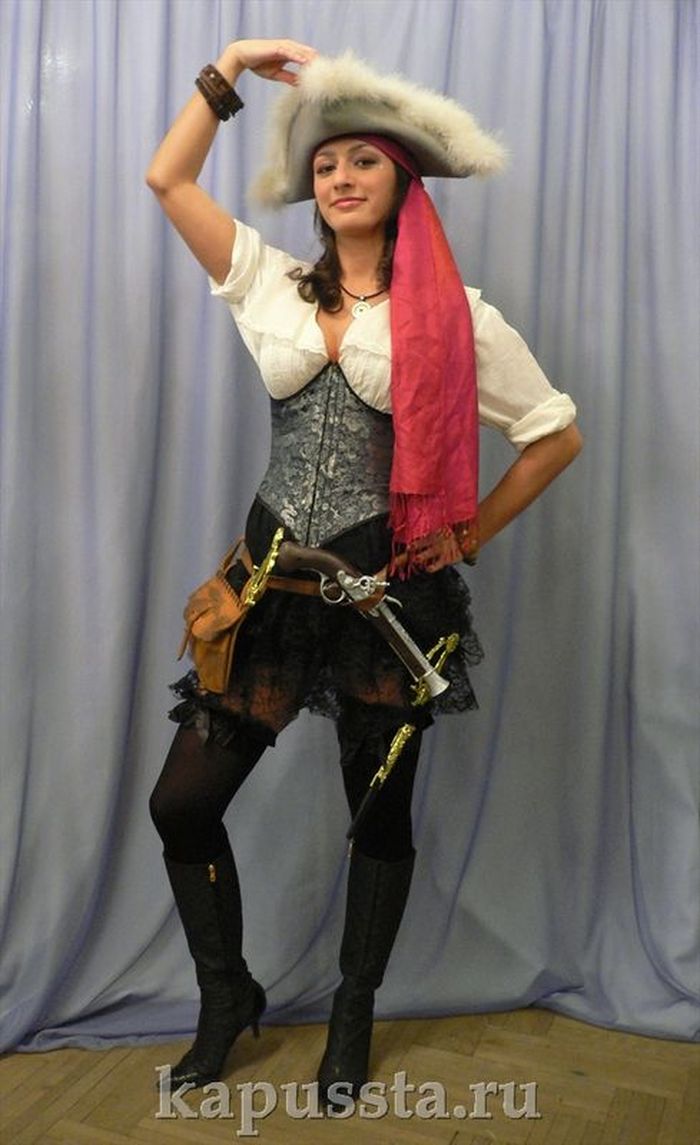 Пиратский женский костюм с аксессуарами